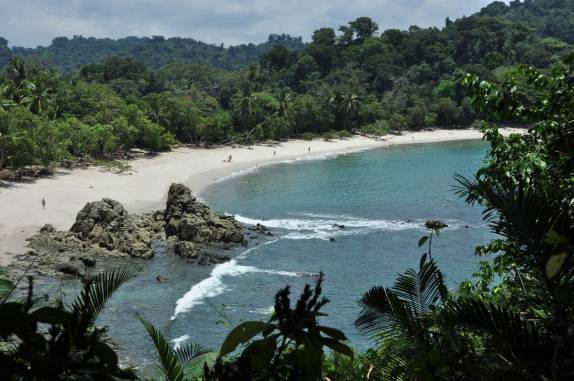 Parece Ubatuba, mas é o Parque Nacional de Manuel Antonio, no litoral do Oceano Pacífico, na Costa Rica